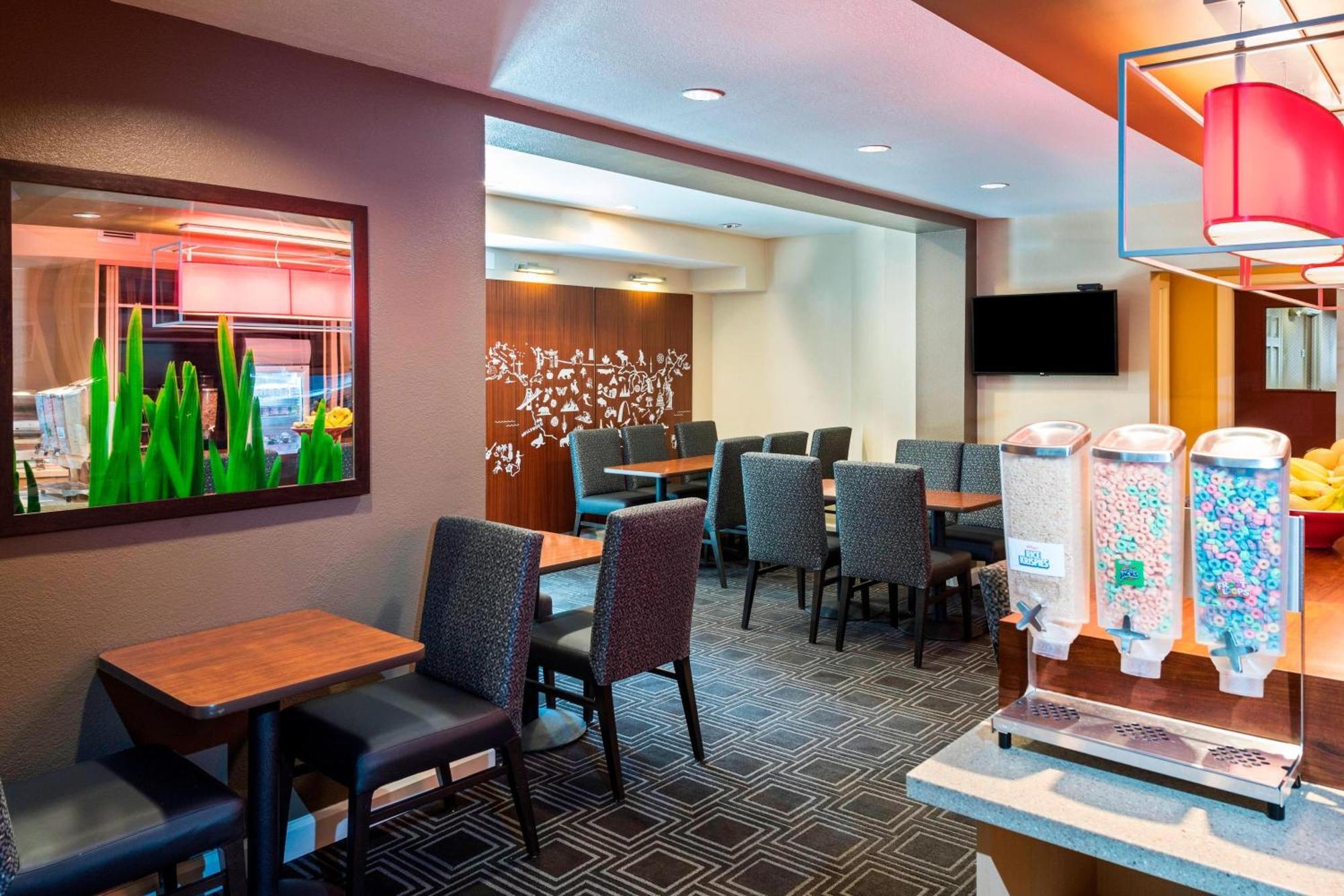 Towneplace Suites By Marriott Atlanta Кеннесо Экстерьер фото