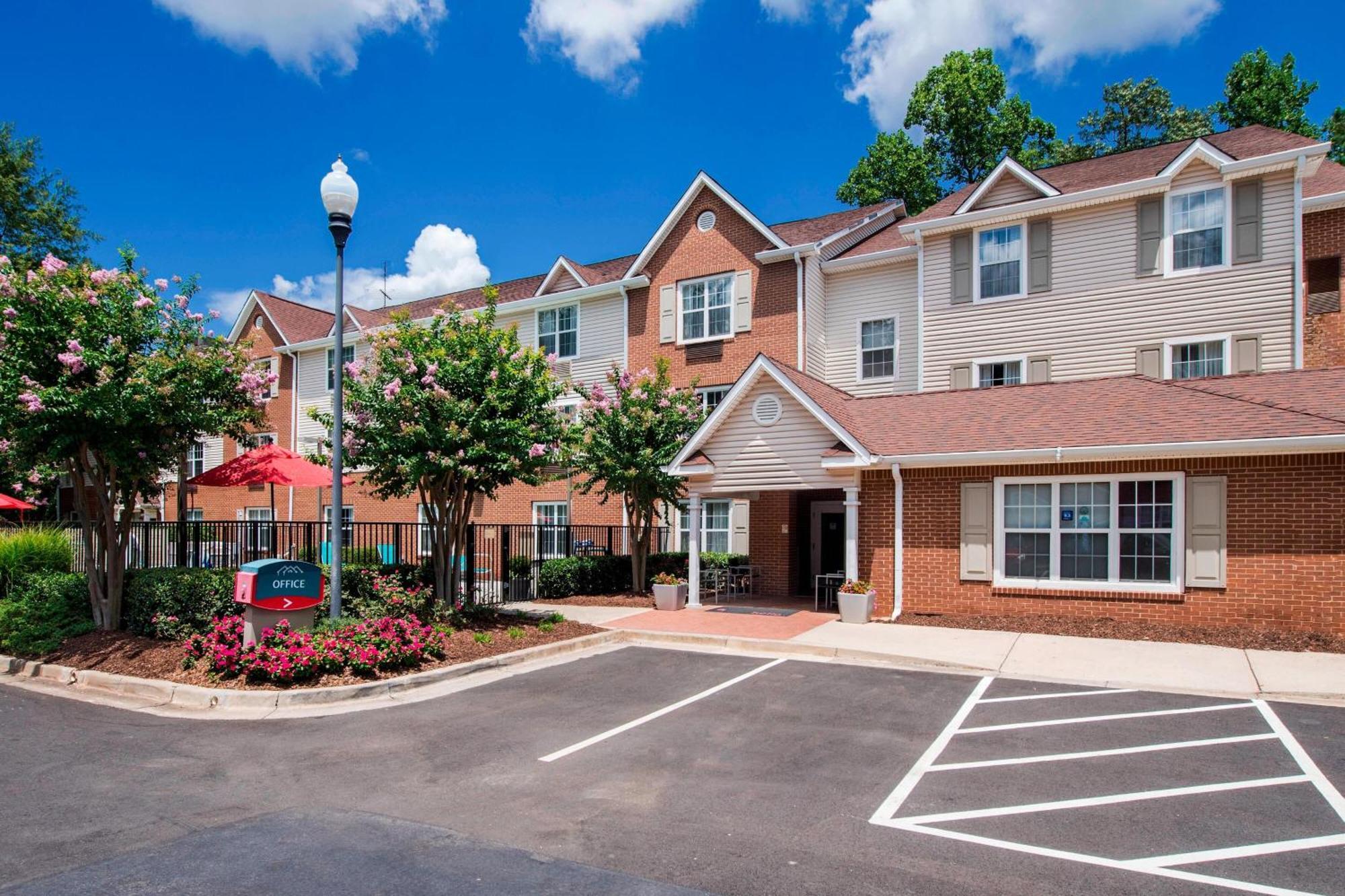 Towneplace Suites By Marriott Atlanta Кеннесо Экстерьер фото