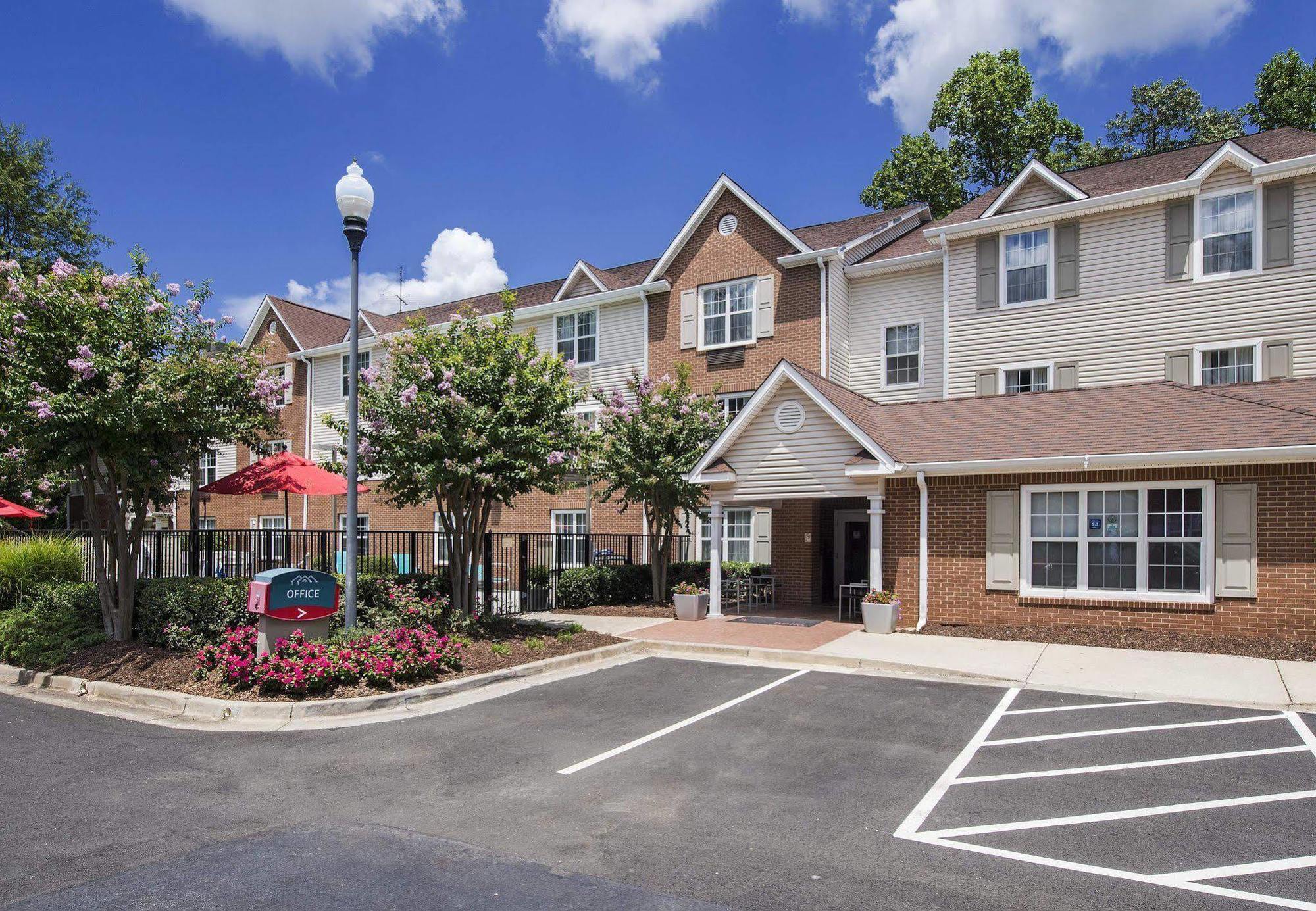 Towneplace Suites By Marriott Atlanta Кеннесо Экстерьер фото