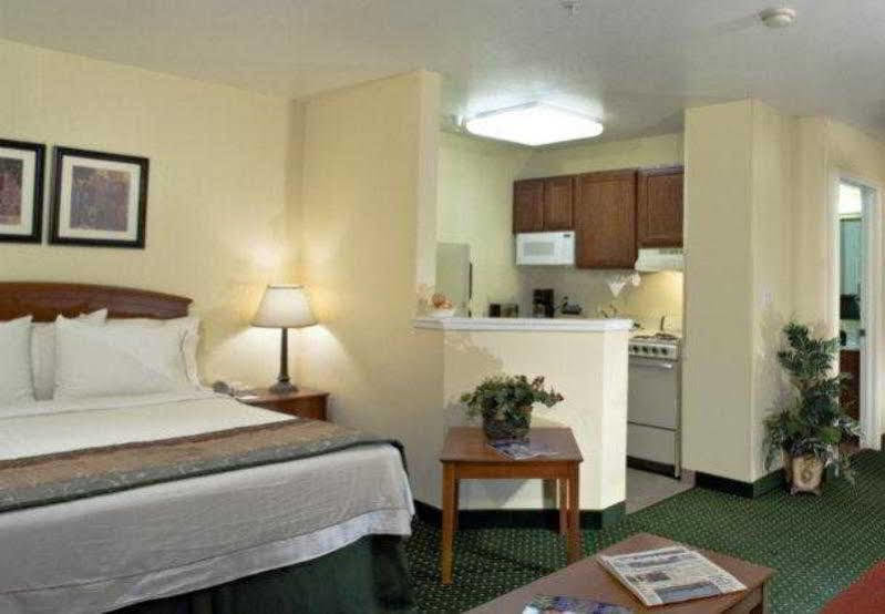 Towneplace Suites By Marriott Atlanta Кеннесо Экстерьер фото